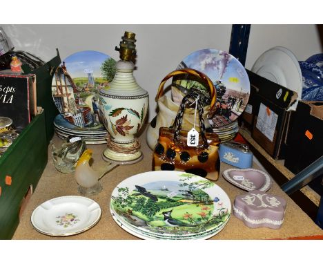 A GROUP OF CERAMICS AND GLASS, comprising a Wedgwood Mirabelle ashtray, a yellow and white/clear glass bird (with a chipped b