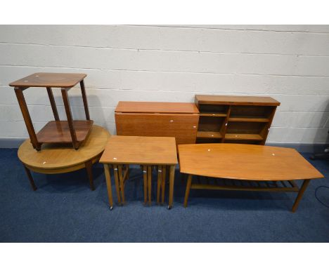 FIVE PIECES OF MID CENTURY TEAK FURNITURE, to include a Poul Hundevad nesting table (missing one smaller table) a surf style 