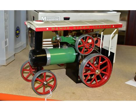 A BOXED MAMOD LIVE STEAM TRACTION ENGINE, No TE1A, not tested, appears complete with burner tray, driving band, steering rod 