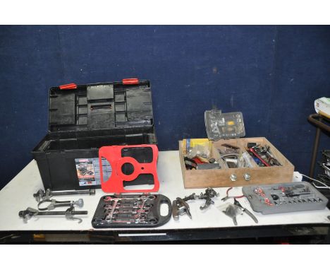 A POWERFIX PLASTIC TOOLBOX AND A DRAWER CONTAINING AUTOMOTIVE AND OTHER TOOLS including Ratchet spanners, a pair of coil spri