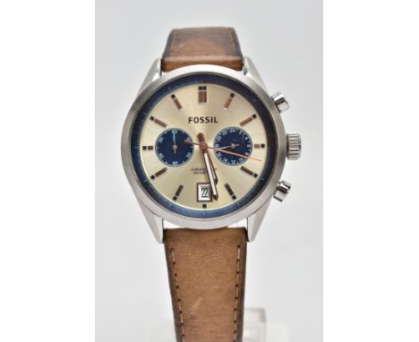 A GENTS 'FOSSIL' CHRONOGRAPH WRISTWATCH, round champagne dial signed 'Fossil, chronograph 100 meters', baton markers, two sub