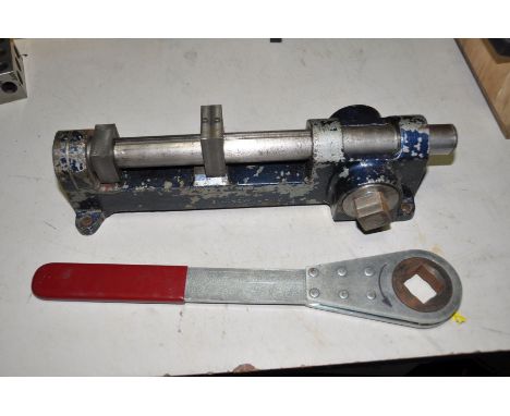 A LARGE MANUAL HORIZONTAL BEARING PRESS with large rachet handle by Roebuck length 41cm