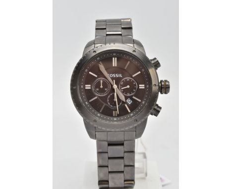 A GENTS 'FOSSIL' CHRONOGRAPH WRISTWATCH, round oversize grey dial signed 'Fossil', baton markers, three subsidiary dials at t