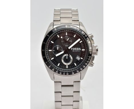 A GENTS 'FOSSIL' CHRONOGRAPH WRISTWATCH, round black dial signed 'Fossil', baton markers, three subsidiary dials at the six, 