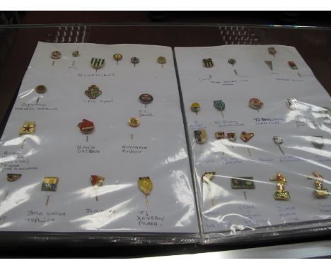 Football Lapel and Stick Badges, mainly enamelled, approximately 400 from clubs of Argentina, Chile, Czech, Germany, Russia, 