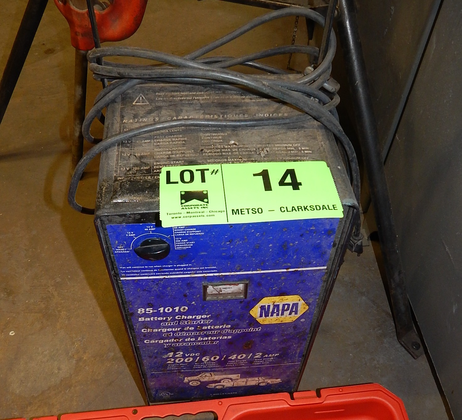 NAPA 851010 12V PORTABLE BATTERY CHARGER AND BOOSTER