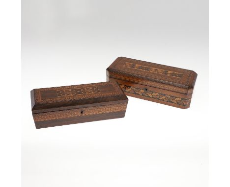 A rectangular shaped rosewood and inlaid box, with a boxwood and ebony chess set (complete) and cribbage board (26.5cms by 11
