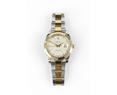 A GENTLEMAN'S STAINLESS STEEL AND YELLOW GOLD AUTOMATIC CALENDAR 'OYSTER PERPETUAL DATEJUST' BRACELET WATCH BY ROLEX, the cir