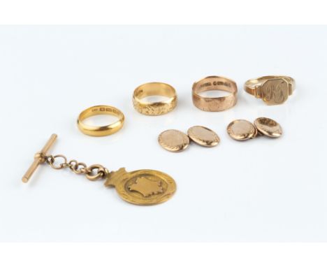 A COLLECTION OF JEWELLERY, comprising a pair of 9ct gold oval panel cufflinks, a 9ct gold signet ring, initialled, a 9ct gold