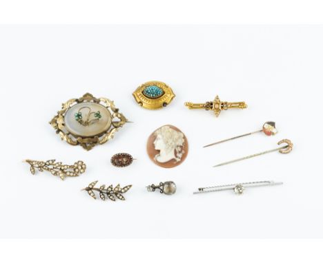 A COLLECTION OF VICTORIAN AND LATER JEWELLERY, comprising a turquoise set panel brooch, applied with ropetwist wirework and b