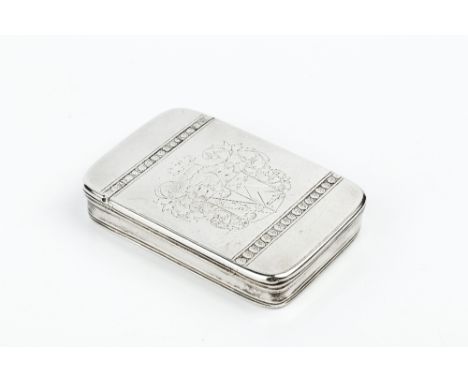 A LATE 18TH/EARLY 19TH CENTURY SILVER RECTANGULAR SNUFF BOX, with rounded corners, the hinged top with engraved armorial betw
