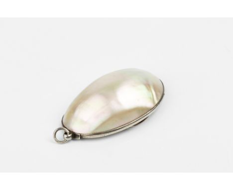 A CONTINENTAL SILVER MOUNTED MOTHER OF PEARL SHELL SNUFF BOX, with hinged cover, unmarked, 6.5cm Condition report: in good co