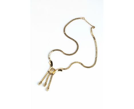 A YELLOW PRECIOUS METAL PENDANT NECKLACE, circa 1940-50, the wishbone-shaped fluted panel suspending three drops, on a brick-