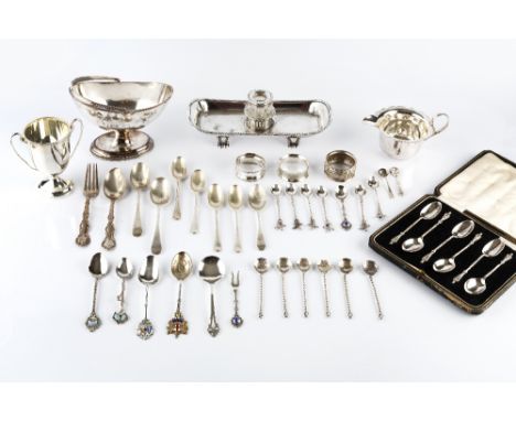 A SMALL COLLECTION OF SILVER, comprising a set of six apostle topped teaspoons, Sheffield 1922, cased, a christening spoon an