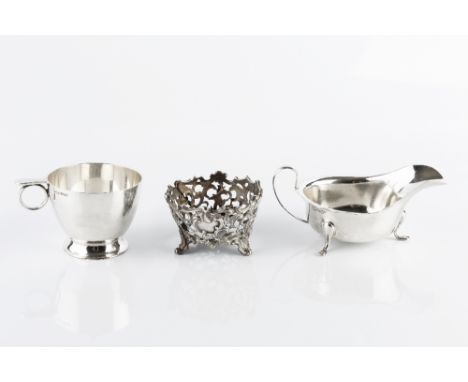 AN EARLY VICTORIAN SILVER SUGAR BASIN, pierce decorated with scrolling foliage (lacks glass liner), by Edward, Edward, John &