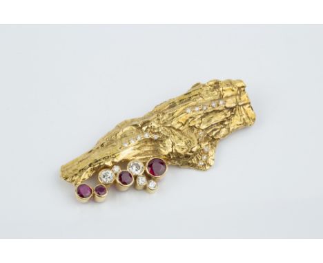 A RUBY AND DIAMOND SET PANEL BROOCH BY TERRY WALDRON, the abstract bark textured panel highlighted with graduated round brill