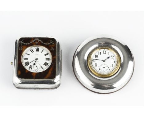 A SILVER AND TORTOISESHELL MOUNTED WATCH HOLDER, pique decorated with ribbon tied swags, by Charles & Richard Comyns, London 