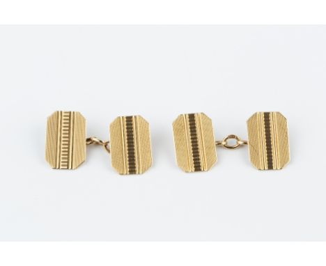 A PAIR OF 9CT GOLD CUFFLINKS, each with octagonal engine-turned panels and chain-link fittings, panel length 1.6cm Approx. gr