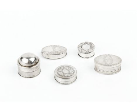 A GEORGE III SILVER CIRCULAR PATCH BOX, with domed cover, maker's mark I.T. Birmingham 1798, 2.3cm wide; another, of oval for