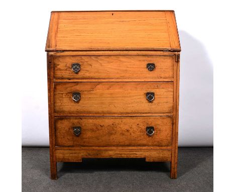 Edwardian light oak bureau, fall front above three drawers, bracket feet, width 77cm, depth 42cm, height 102cm.