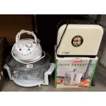A Coopers halogen oven, Russell Hobbs toaster & a juice extractor COLLECT ONLY
