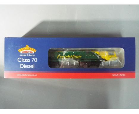 Bachmann - A Bachmann Class 70 Diesel Locomotive in OO gauge, op. no. 70003 # 31-586, in Freightliner livery. Model appears m
