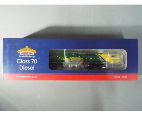 Bachmann - A Bachmann Class 70 Diesel locomotive in OO gauge # 70006 in Freightliner livery, model appears mint in original b