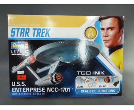 Star Trek - The Original Series Revell Star Trek Level 5 U.S.S. Enterprise NCC-1701 Technik Prototype Model kit 1:600 scale w