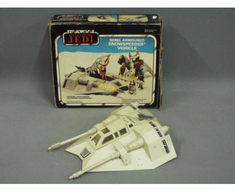 Palitoy, General Mills, Star Wars - A boxed Palitoy vintage Snowspeeder Vehicle. The item is in Good condition within a Fair 