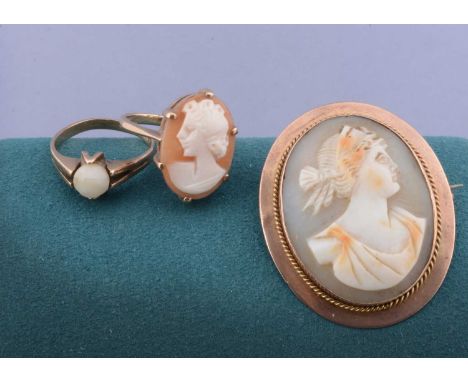 An oval carved shell cameo, in a 9ct gold mount depicting the classical profile of a female, 4cm x 3.3cm, together with two d