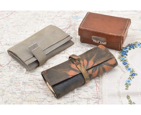 An art deco travelling set, comprising a 925 silver mounted hand mirror, 10.5cm, circular Houbigant compact 5cm and comb, 10.