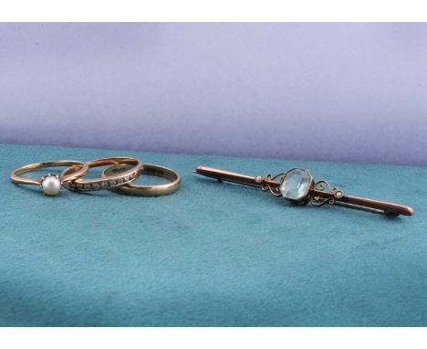 A collection of 9ct gold jewellery, including a diamond set half hoop eternity, ring size Q, a pearl dress ring, ring size N 