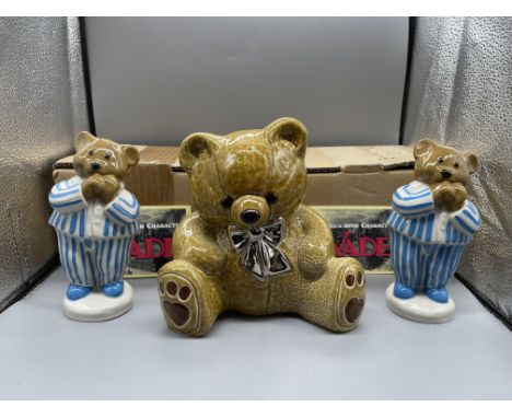 Two Wade England - Baby Bear In Pyjamas, and Wade England - Bear Money Box
Good condition, no damage