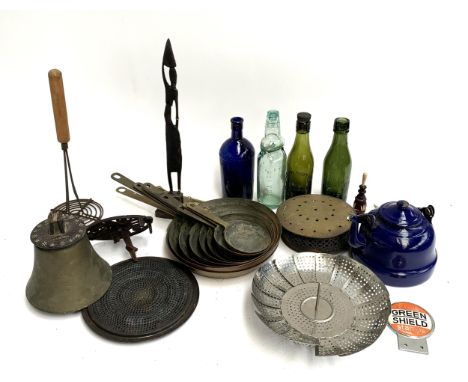 A mixed lot of mainly kitchen items to include graduating copper saucepans, a Polish enamel kettle, chestnut roaster, 'I save