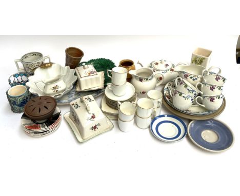 A mixed lot of ceramics to include Poole pottery 'Cranborne', TG Green, Bisto white and gilt coffee cups and saucers, Burleig