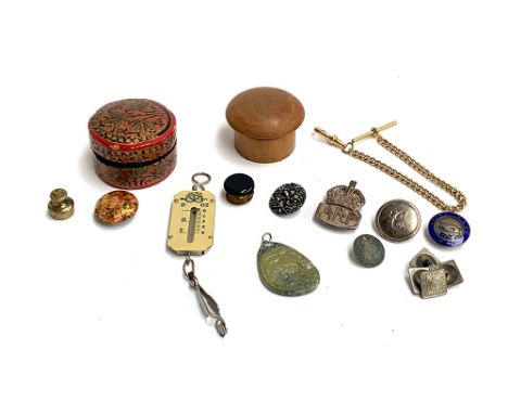 A mixed lot to include treen pot; Indian papier mache trinket pot; miniature Salter scales; gold tone fob chain; bachelor's b