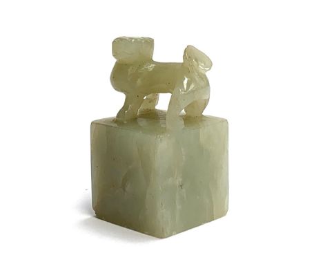 A Chinese carved jade foo dog seal of block form, 5cmH 