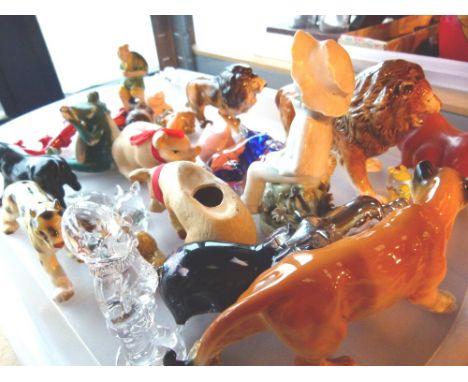 Tray of collectable ceramic and glass animal figures