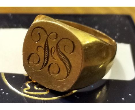 9ct Gents Engraved Signet Ring - 11.1g
