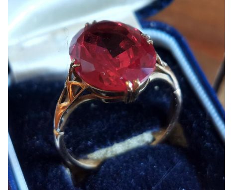 18ct Gold &amp; Ruby Dress Ring - 5.75g