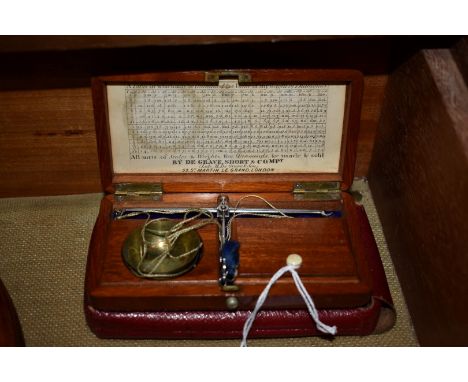 A mahogany cased set of diamond scales,&nbsp;labelled 'De Grave, Short &amp; Co,...', 14cm wide, in red leather pouch. 