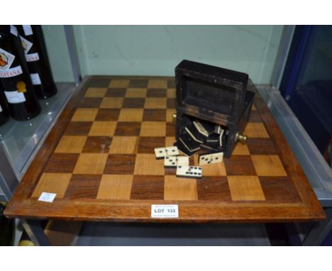 Vintage wooden chess board and old bone dominoes in a box Condition report - Squares are 5cm. Board is warped some veneer spl