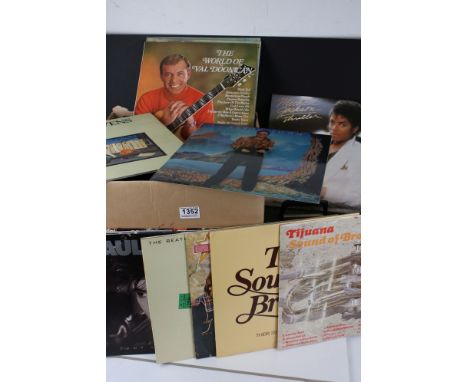 Vinyl - Pop collection of approx 40 LP's and 100 7" singles to include Dire Straits, Paul Young, Cat Stevens, Elton John, Ste