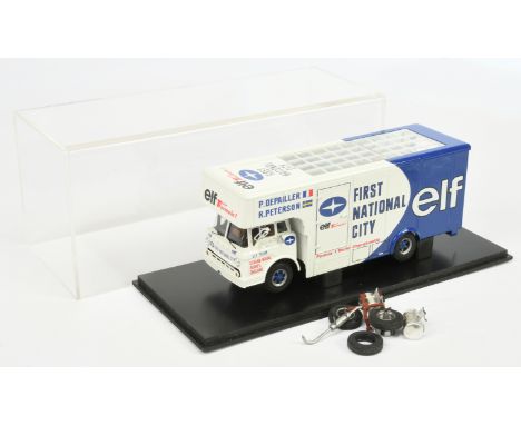 Spark model Exoto 1:143 scale Racing Transporter "First National City elf" -&nbsp; elf team has been damaged in transit - Min