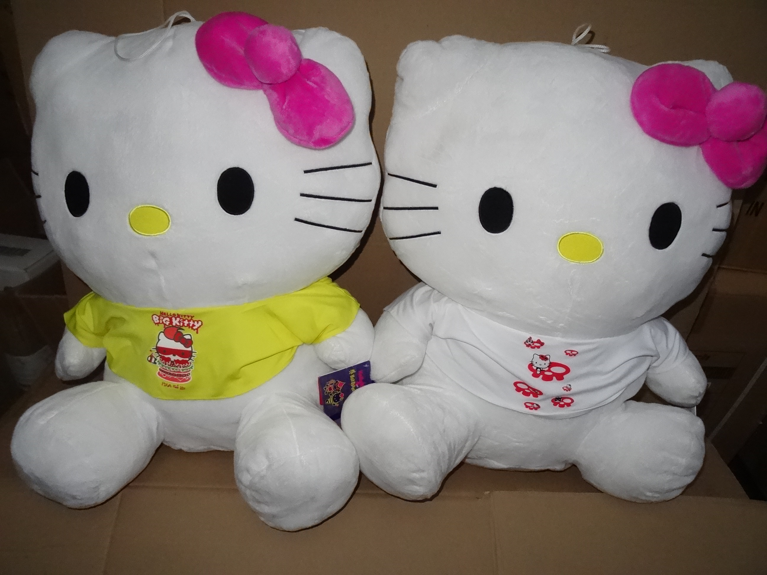 6 x Extra Large Hello Kitty 'Mega Plush' Teddy Bears. Very high quality