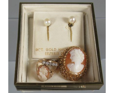 Collection of 9ct gold jewellery comprising a cameo brooch and ring, pair of cultured pearl earrings and a ring. Approx weigh