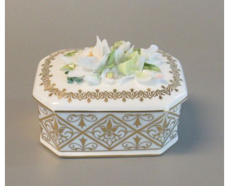 Royal Crown Derby H.M Queen Elizabeth II and HRH The Duke of Edinburgh Golden Wedding Anniversary trinket box and cover, limi