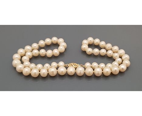 A single strand pearl necklace with 15 carat gold clasp
