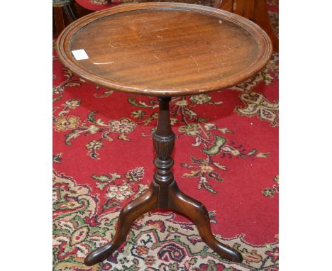 A mahogany tripod wine table, 50.5cm high, 38.5cm diameter