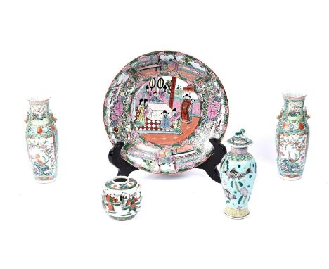A selection of 19th Century and later Chinese ceramics, including: a pair of 19th Century Chinese ceramic vases, 25cms high; 